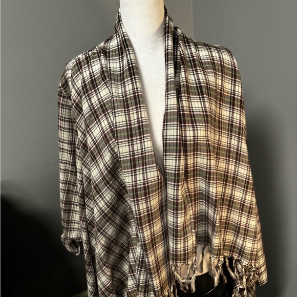 Natural Reflections Shire Plaid Ruana for Ladies - Picture 4 of 7